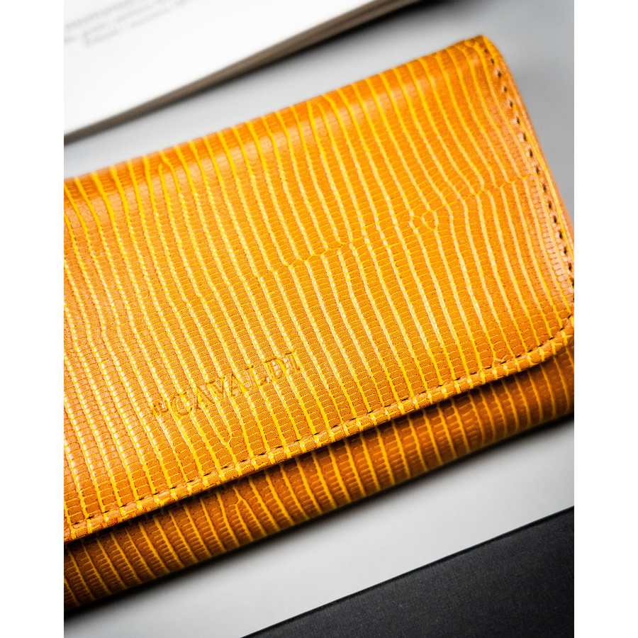 Brązowy, poziomy portfel damski ze skóry ekologicznej zamykany zatrzaskiem - 4U Cavaldi