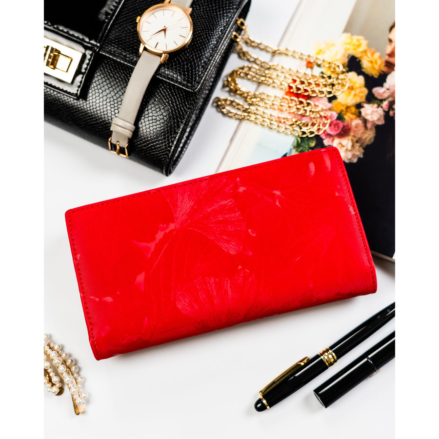 Duży, czerwony, pionowy portfel damski zamykany na magnes i suwak - Peterson