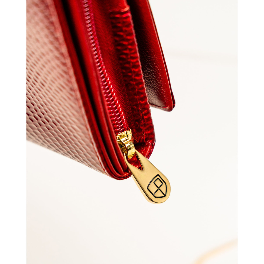 Skórzany, czerwony portfel damski ze wzorem imitującym gadzią skórę, zamykany na zatrzask - Peterson