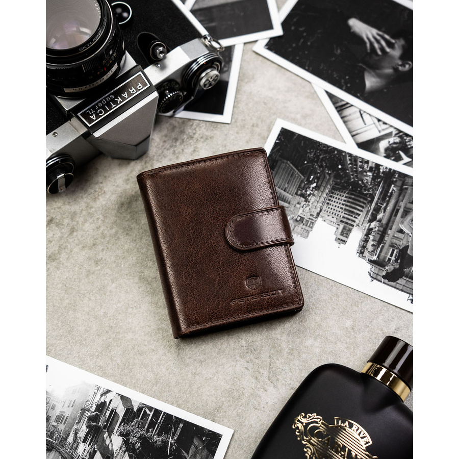 Portfel męski ze skóry naturalnej w brązowym kolorze, model zamykany zatrzaskiem - Peterson