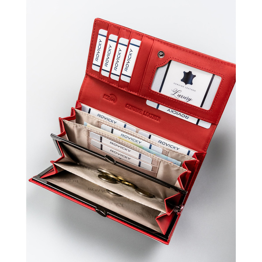 Czerwony portfel damski ze skóry naturalnej i ekologicznej wyposażony w system RFID, zamykany na zatrzask - Rovicky