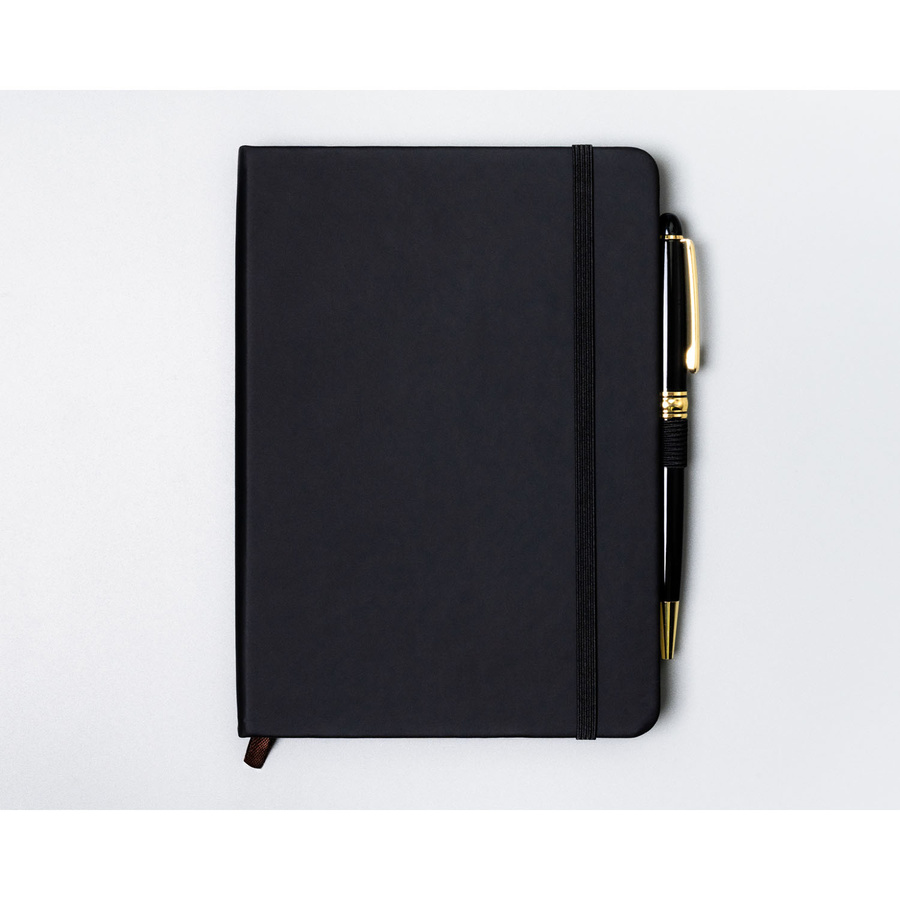 Czarny notes w formacie B6 zadrukowany w linie, wyposażony w pętelkę na długopis - Peterson