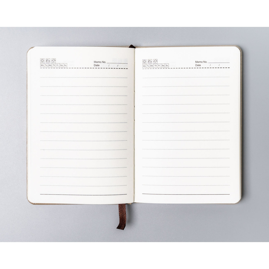 Beżowy notes w formacie A6 zadrukowany w linie, wyposażony w gumkę zamykającą - Peterson