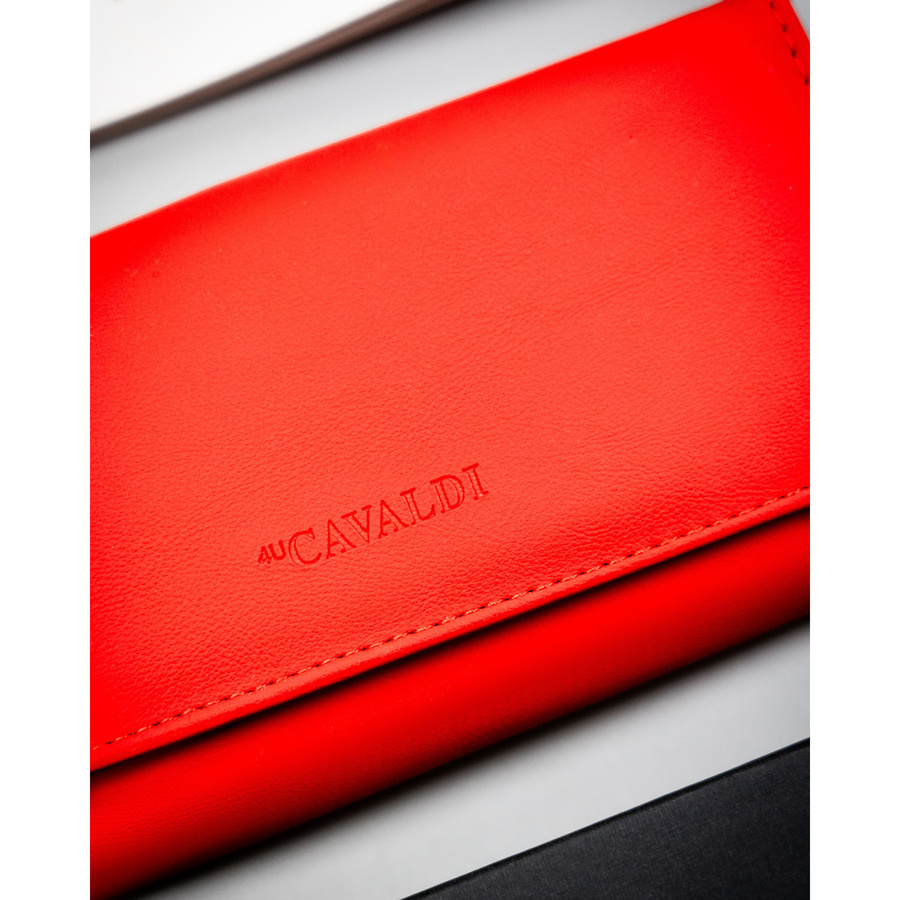 Duży portfel damski ze skóry ekologicznej w czerwonym kolorze z kieszonką zewnętrzną, zamykany na zatrzask - 4U Cavaldi