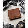 Brązowy, skórzany portfel męski wyposażony w system RFID i zamykany zatrzaskiem - Peterson