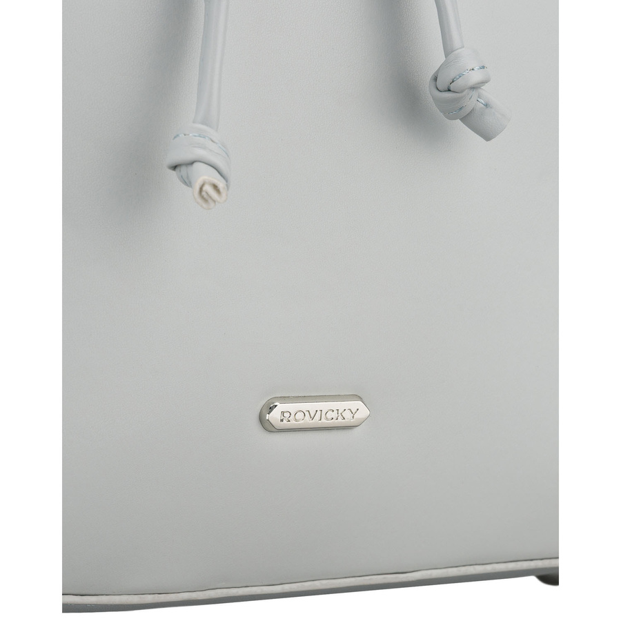 Pojemny plecak damski ze skóry ekologicznej w szarym kolorze wyposażony w nóżki ochronne - Rovicky