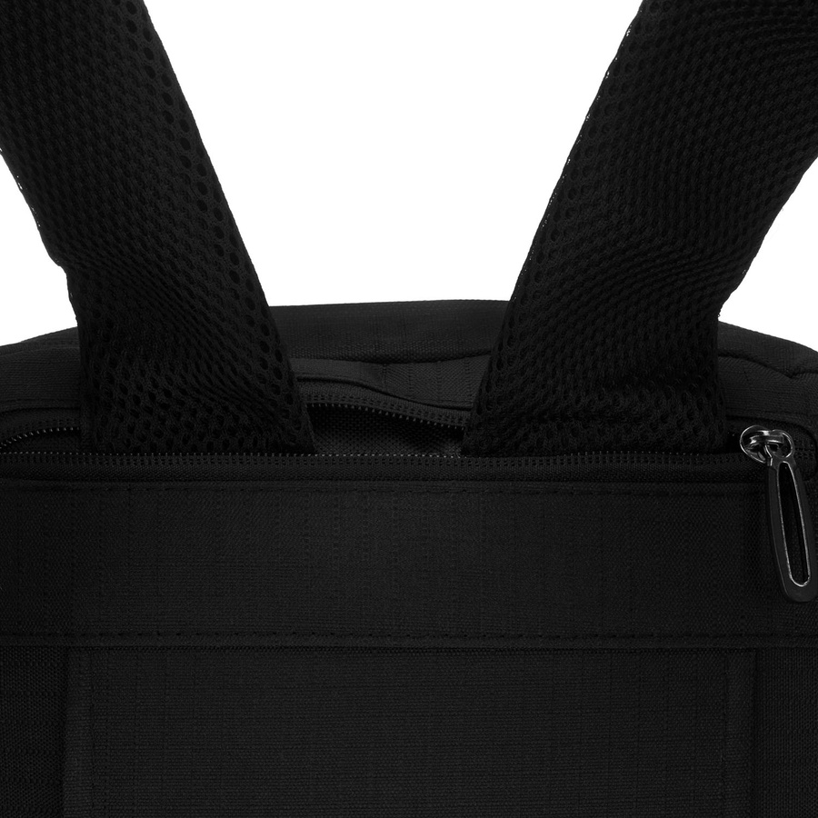 Plecak podróżny w czarnym kolorze zamykany suwakiem, idealny na bagaż podręczny - Peterson