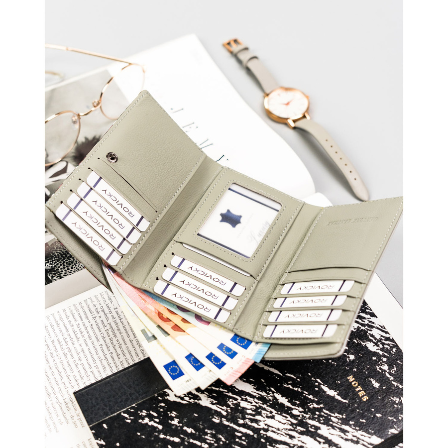 Pojemny portfel damski w kwiaty zamykany na zatrzask - 4U Cavaldi