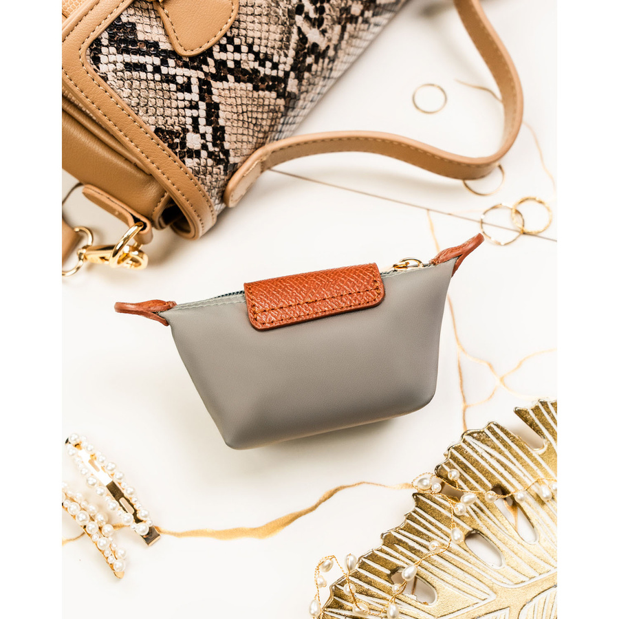 Jasnoszare etui na klucze z poliestru i skóry ekologicznej zamykane zatrzaskiem i suwakiem - Peterson