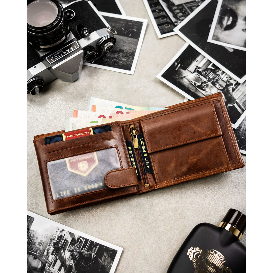 Duży, brązowy, skórzany portfel męski wyposażony w system RFID - Peterson