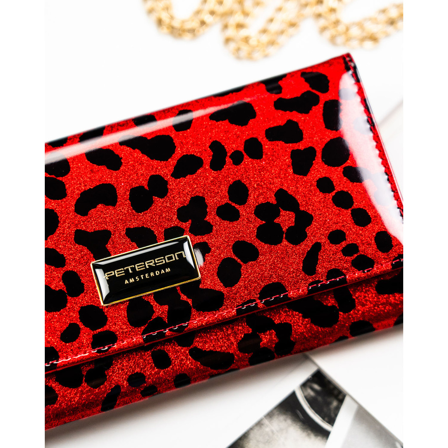 Czerwony, duzy portfel damski ze skóry ekologicznej i naturalnej w cętki, zamykany zatrzaskiem - Peterson