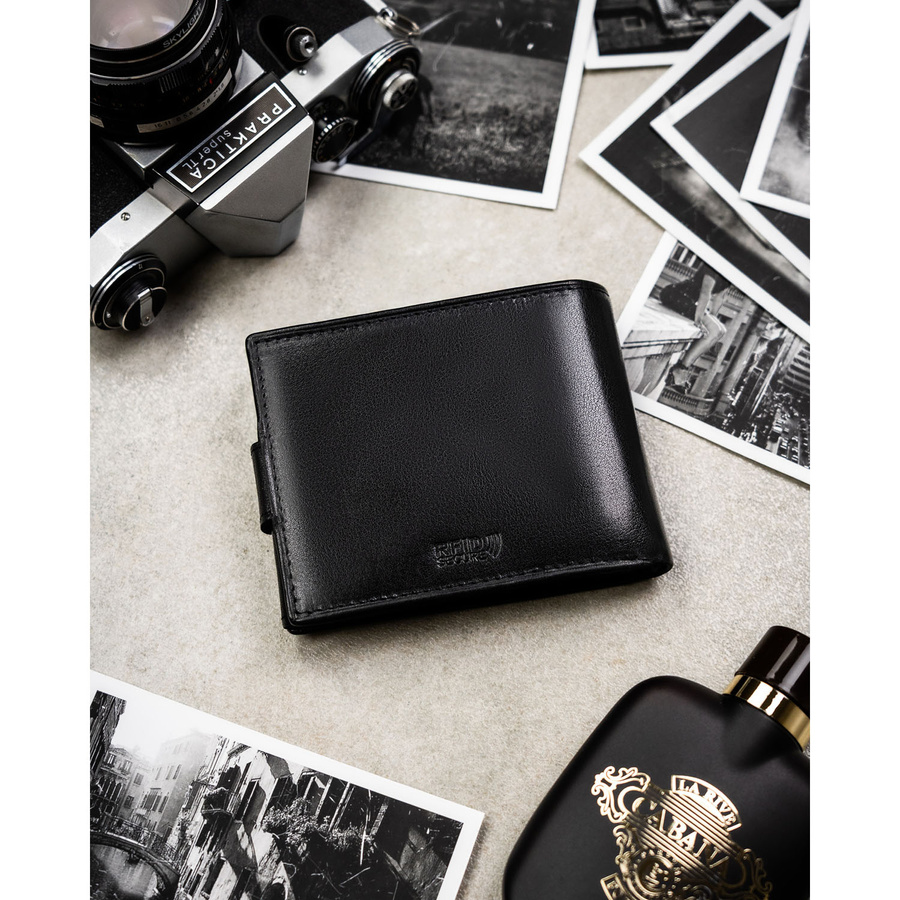 Poziomy portfel męski ze skóry naturalnej w czarnym kolorze wyposażony w system RFID - Peterson