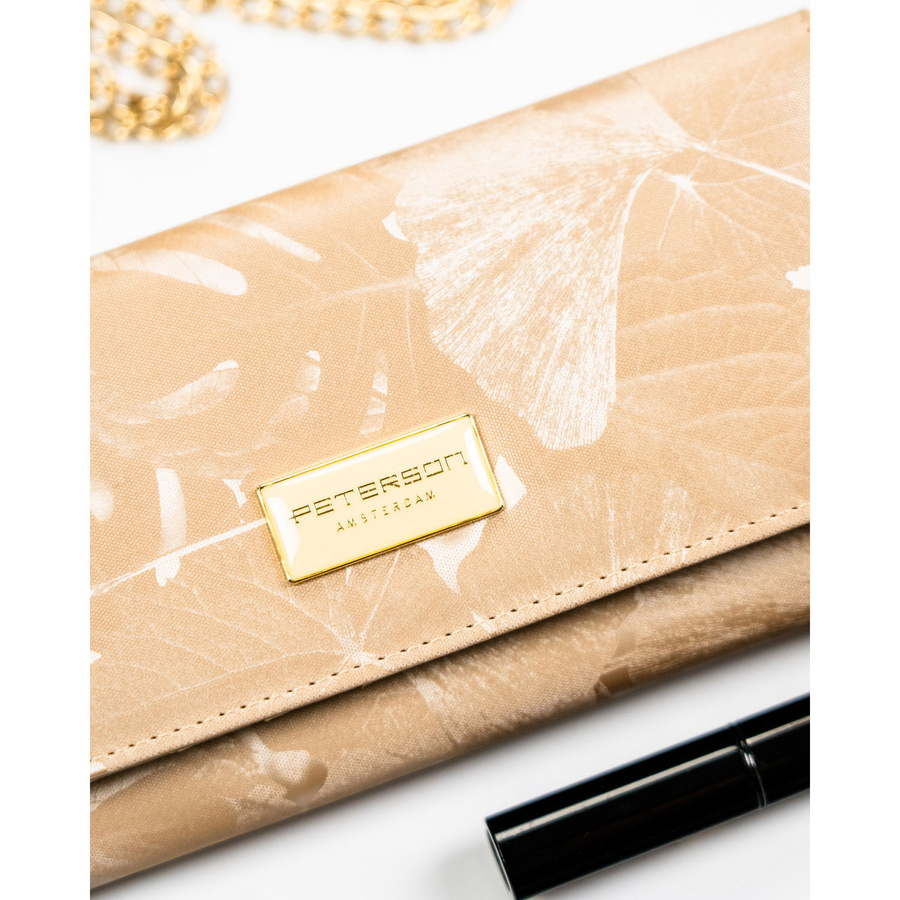 Beżowy portfel damski ze skóry naturalnej i ekologicznej w roślinny wzór - Peterson