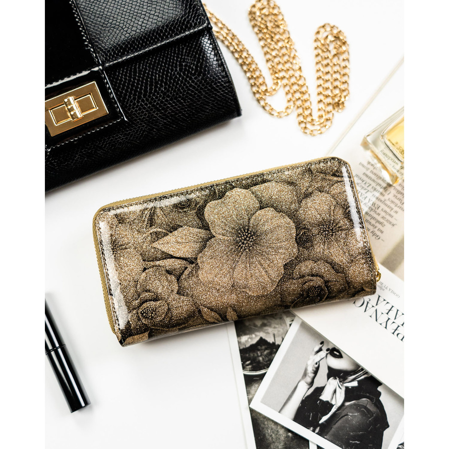Złoty, lakierowany, duży portfel damski z kwiatowym wzorem Peterson