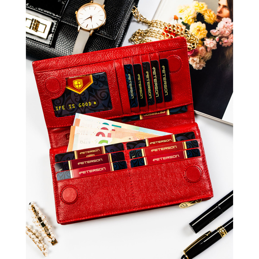 Duży, czerwony, pionowy portfel damski zamykany na magnes i suwak - Peterson