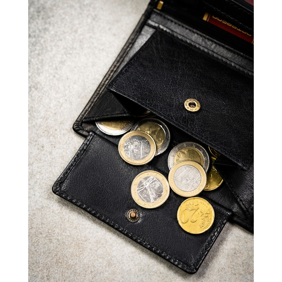 Elegancki, skórzany portfel męski w czarnym kolorze bez zapięcia zewnętrznego - Peterson