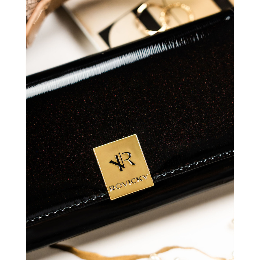 Duży, skórzany portfel damski w czarnym kolorze zamykany na zatrzask - Rovicky