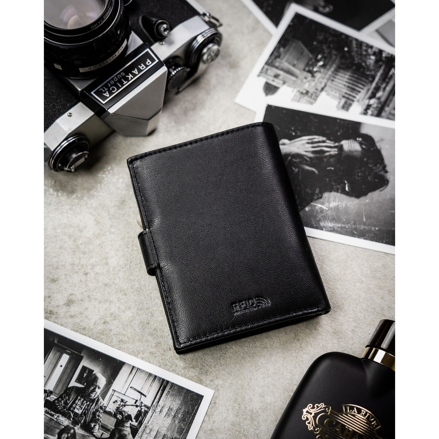 Zestaw prezentowy: skórzany, pionowy portfel męski w czarnym kolorze i czarny pasek ze skóry ekologicznej - Peterson