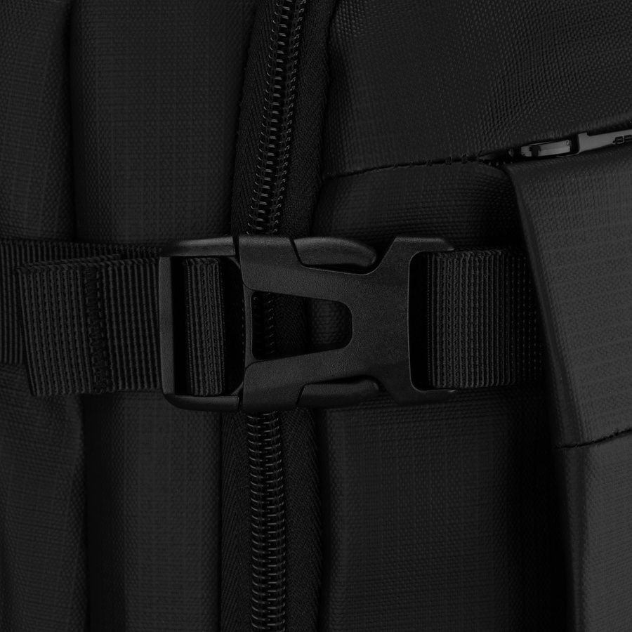 Duży plecak podróżny w czarnym kolorze z miejscem na laptopa, zamykany suwakiem - Peterson