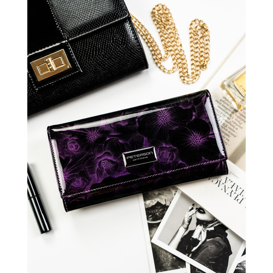 Klasyczny, duży, fioletowy lakierowany portfel damski w kwiaty Peterson
