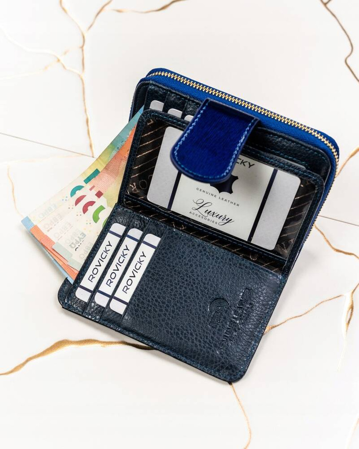 Skórzany portfel damski w orientacji pionowej zamykany na zatrzask - Lorenti