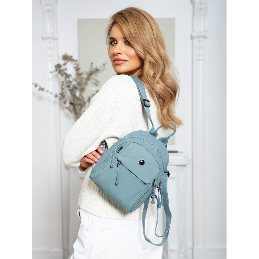 Malý dámsky batoh z polyesteru v modrej farbe s vreckami na zips - Peterson