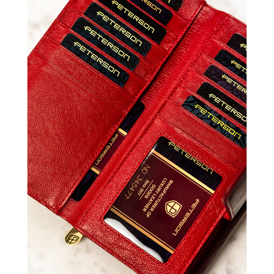 Duży, czerwony portfel damski z lakierowanej skóry naturalnej zamykany na zatrzask - Peterson