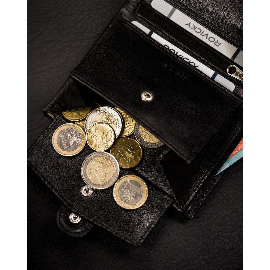 Duży, pionowy portfel męski ze skóry naturalnej w czarnym kolorze zamykany na zatrzask - Ronaldo