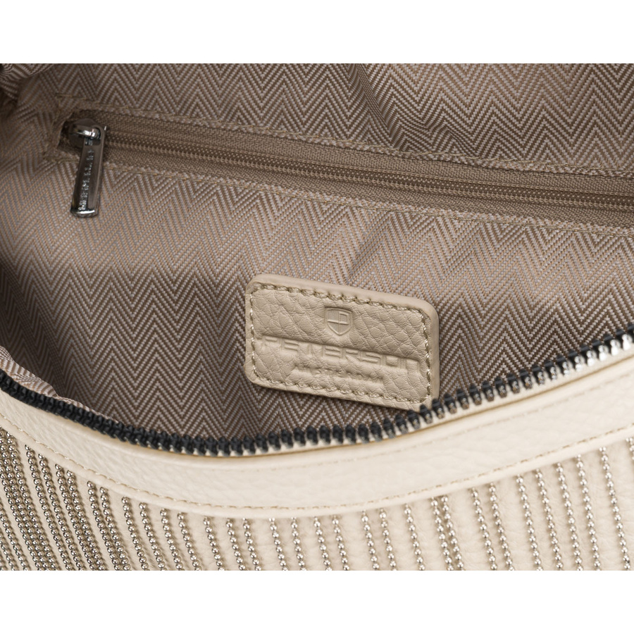 Modna saszetka damska wykonana ze skóry ekologicznej w jasnobeżowym kolorze, zamykana suwakiem - Peterson